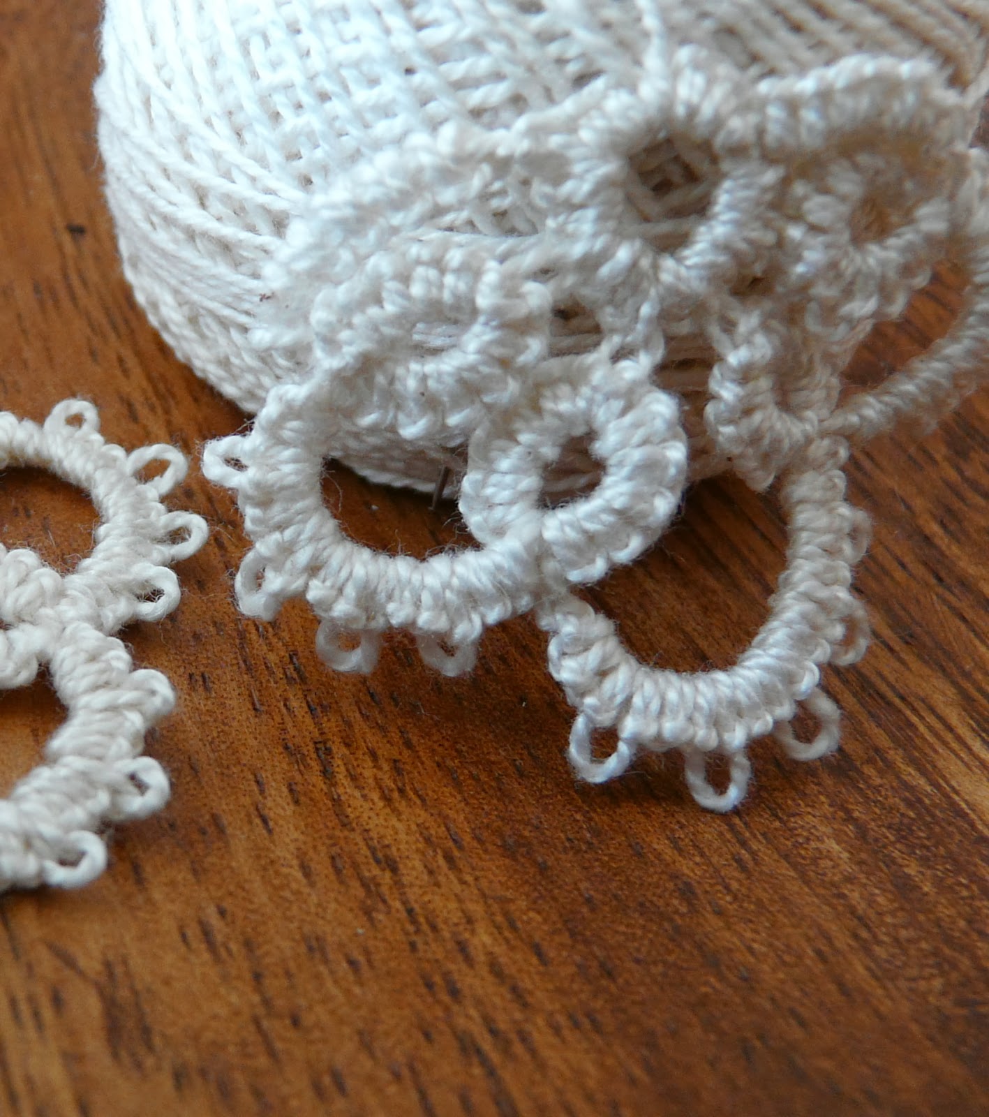 Patchwork "Las Magnolias" FRIVOLITE CON AGUJA