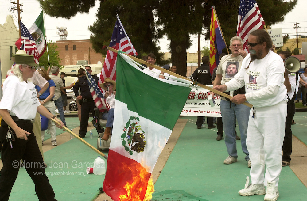 mexican_flag_burning.jpg
