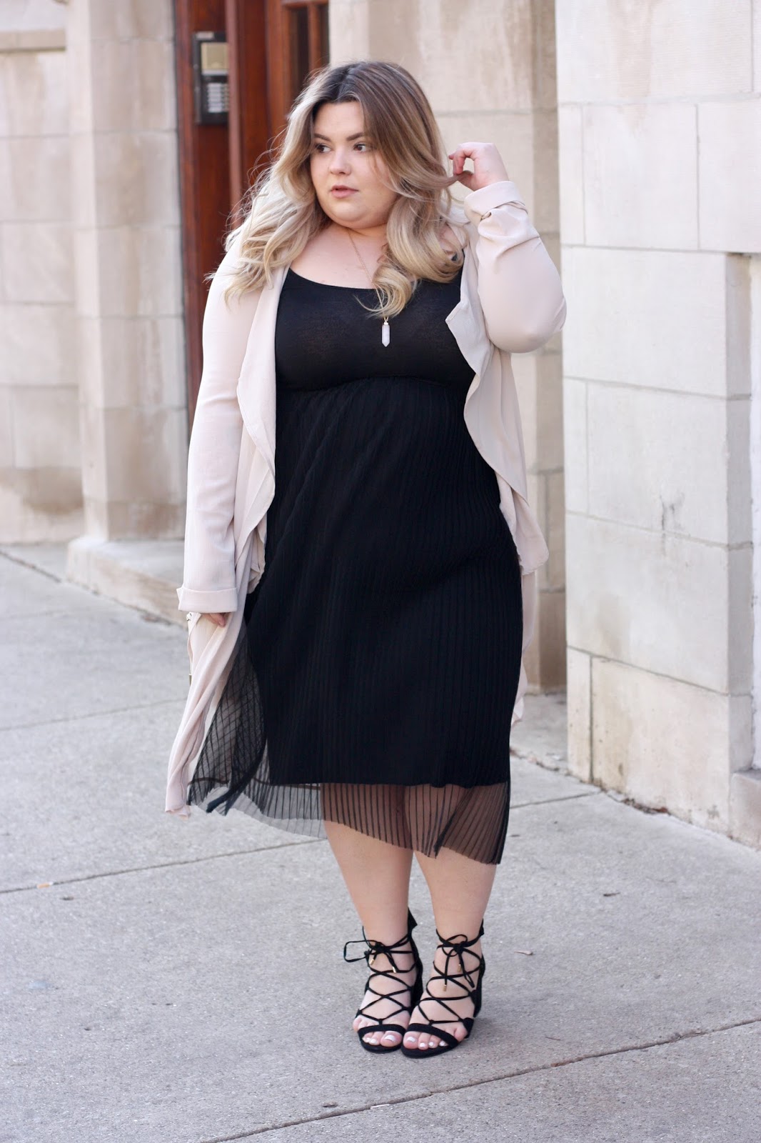 plus size trench coat, plus size duster, natalie craig, natalie in the city, plus size fashion blogger, plus size fashion inspiration, forever 21 plus, pleated tulle dress, chicago blogger, midwest, blush colors, fashion, body positive