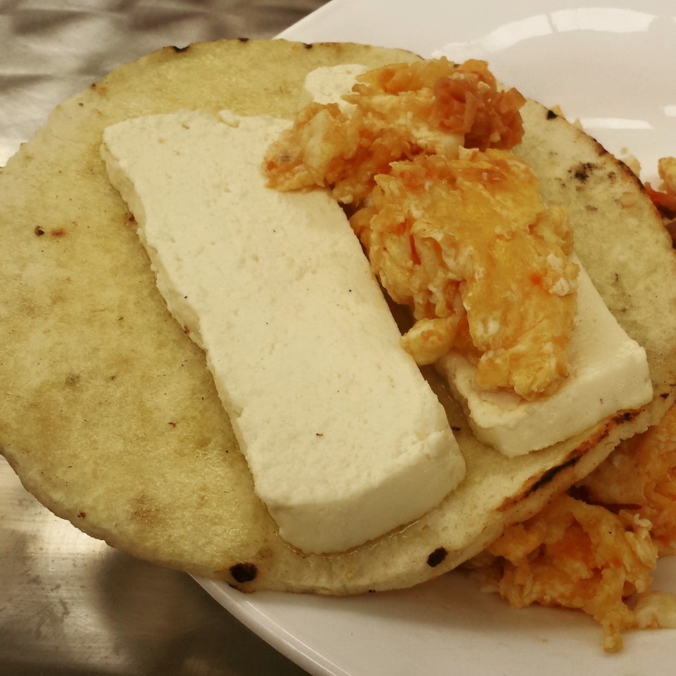COCINA FÁCIL PARA FLOJOS: AREPA RELLENA... UNA COMIDITA DE FIN DE SEMANA