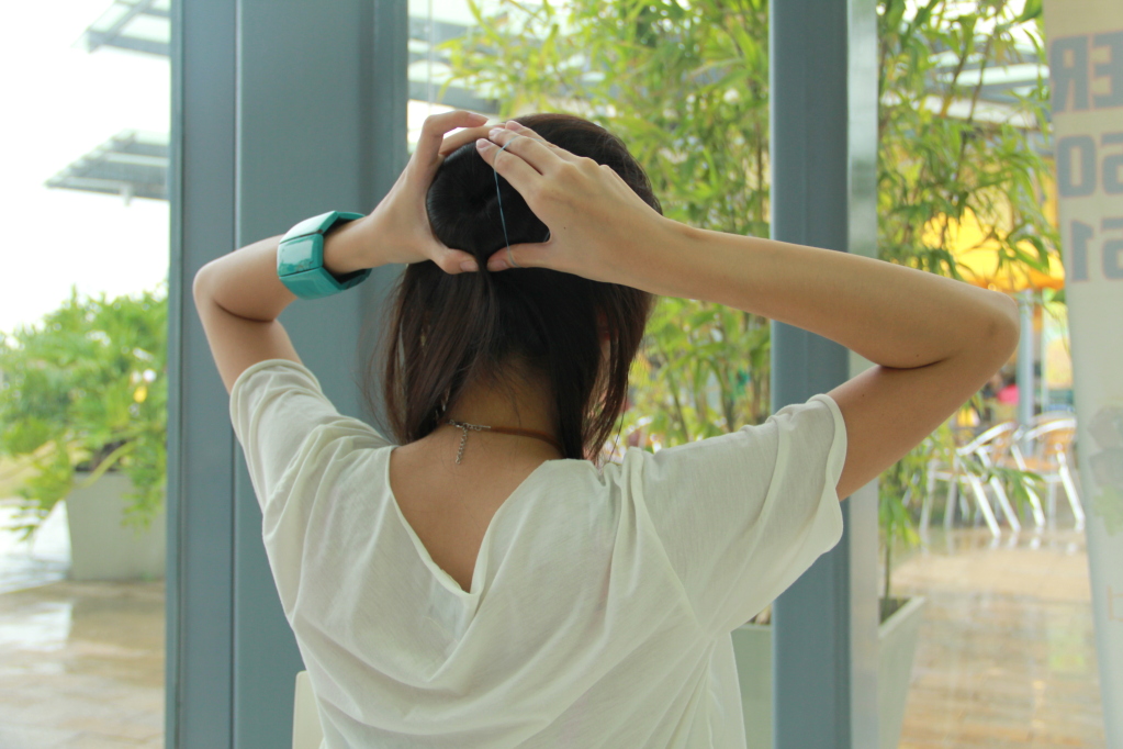 The Glamourtini Hair Bun Tutorial using 1721 Perfect Bun Maker (Sponge)