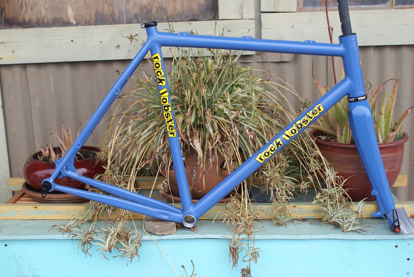 what's up in Santa Cruz Aluminum big tire CX frame with matching fork