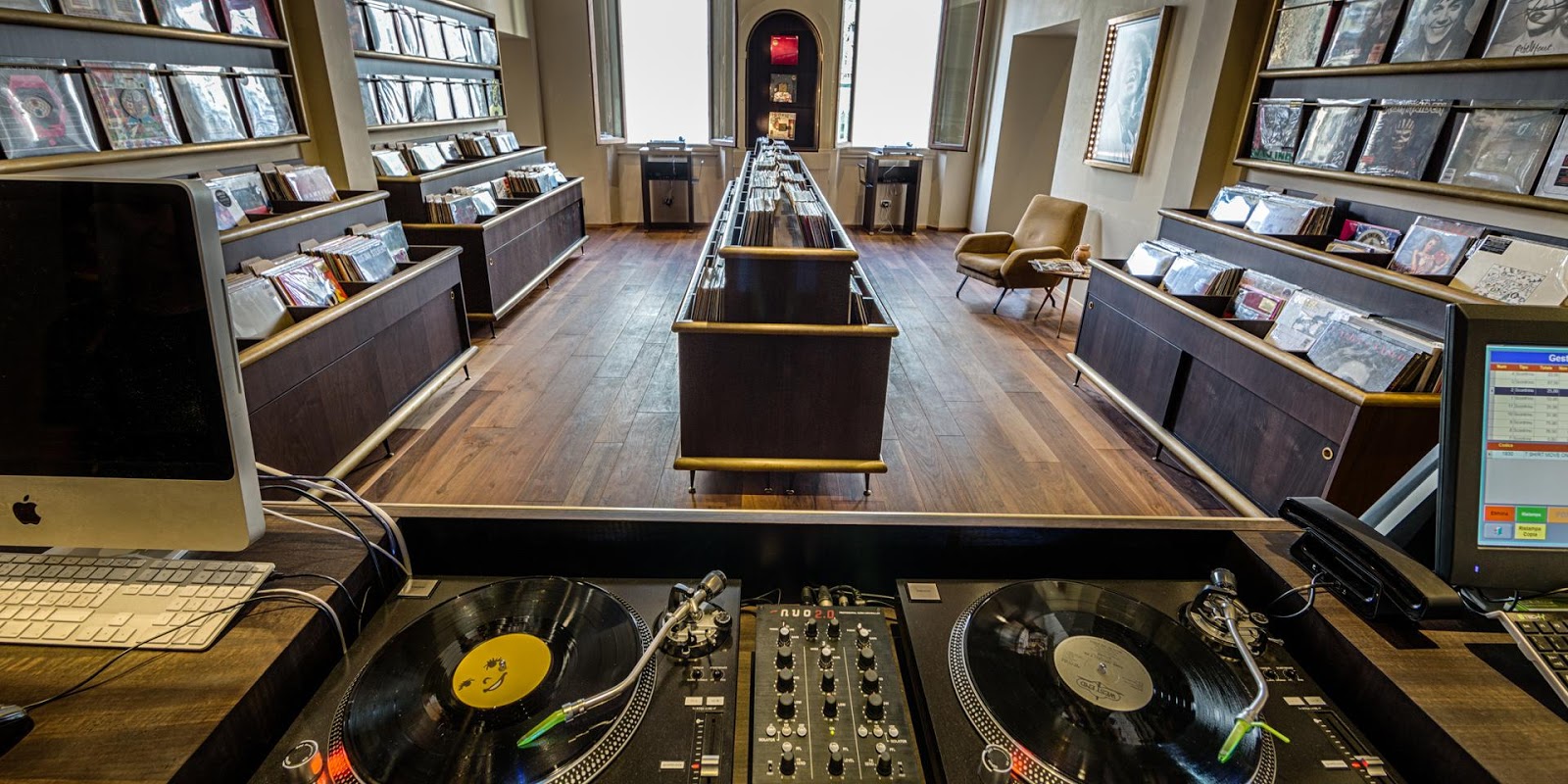 FIRENZE UNDERGROUND! Record Stores