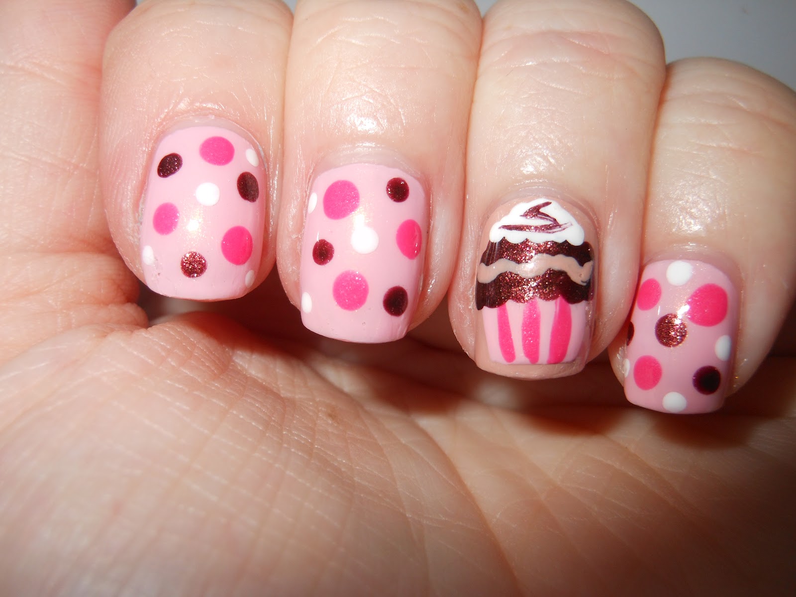 12 Cute Cupcake Nail Designs