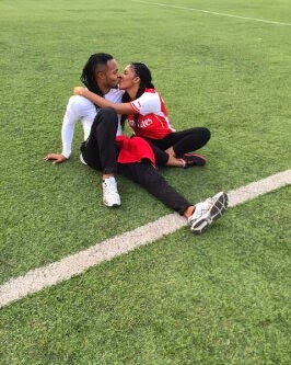00 Awww, Flavour kisses the love of his life and babymama, Sandra