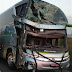 Ônibus da Viação Garcia bate em traseira de caminhão e deixa 7 feridos