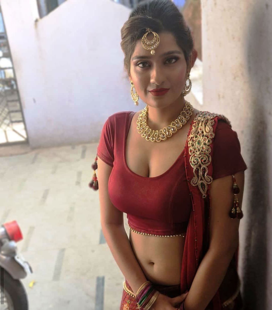 Hot Indian Girl - Hot and Sexy Indian Girls with Shayari.