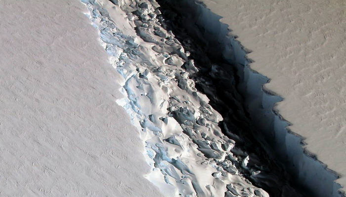 Misteriosa grieta de 70 millas se abre en la Antártida Grieta7777