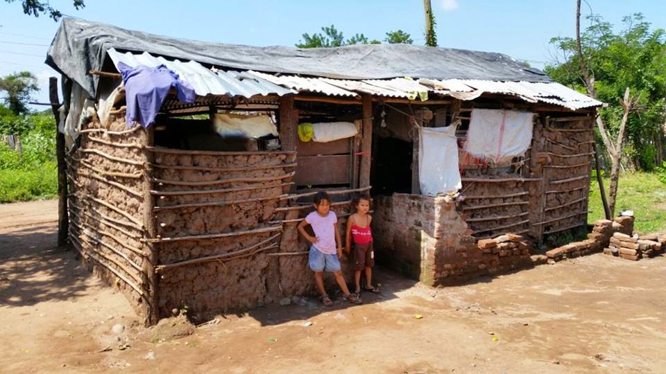 villanueva24h Habitaron por más de 20 años en una vivienda de barro y bahareque. Familia villanueva24h Habitaron por más de 20 años en una vivienda de barro y bahareque. Familia