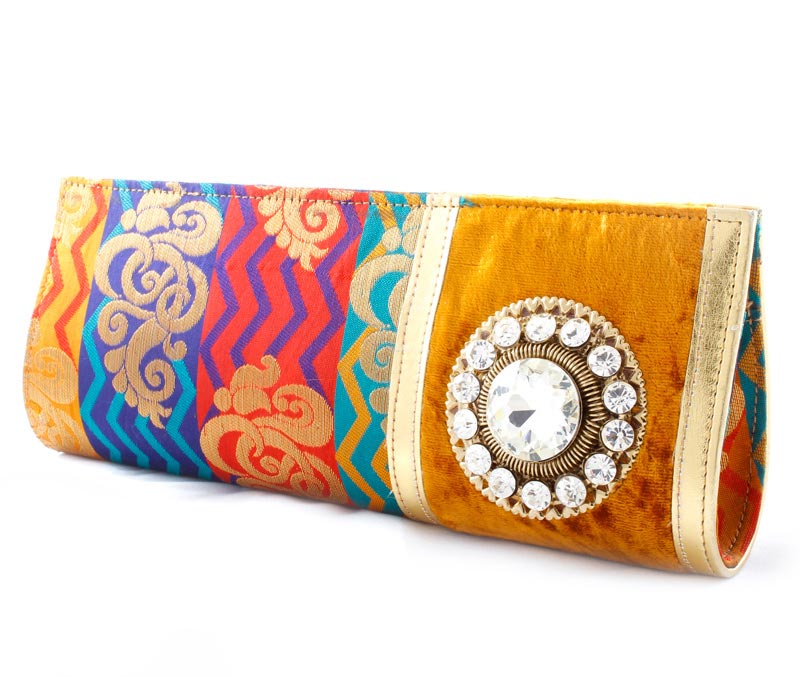 Fashion Jewelry Blog Tips on How to choose that Perfect Clutch Bag and