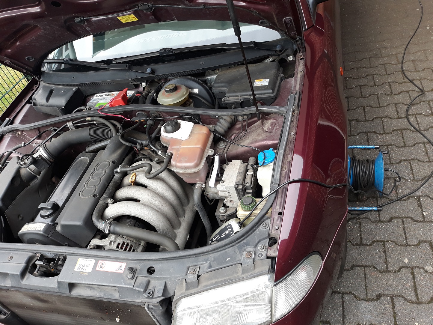 Schlagzeilenkafer Batterie Nummer Drei Fur Den Audi A4