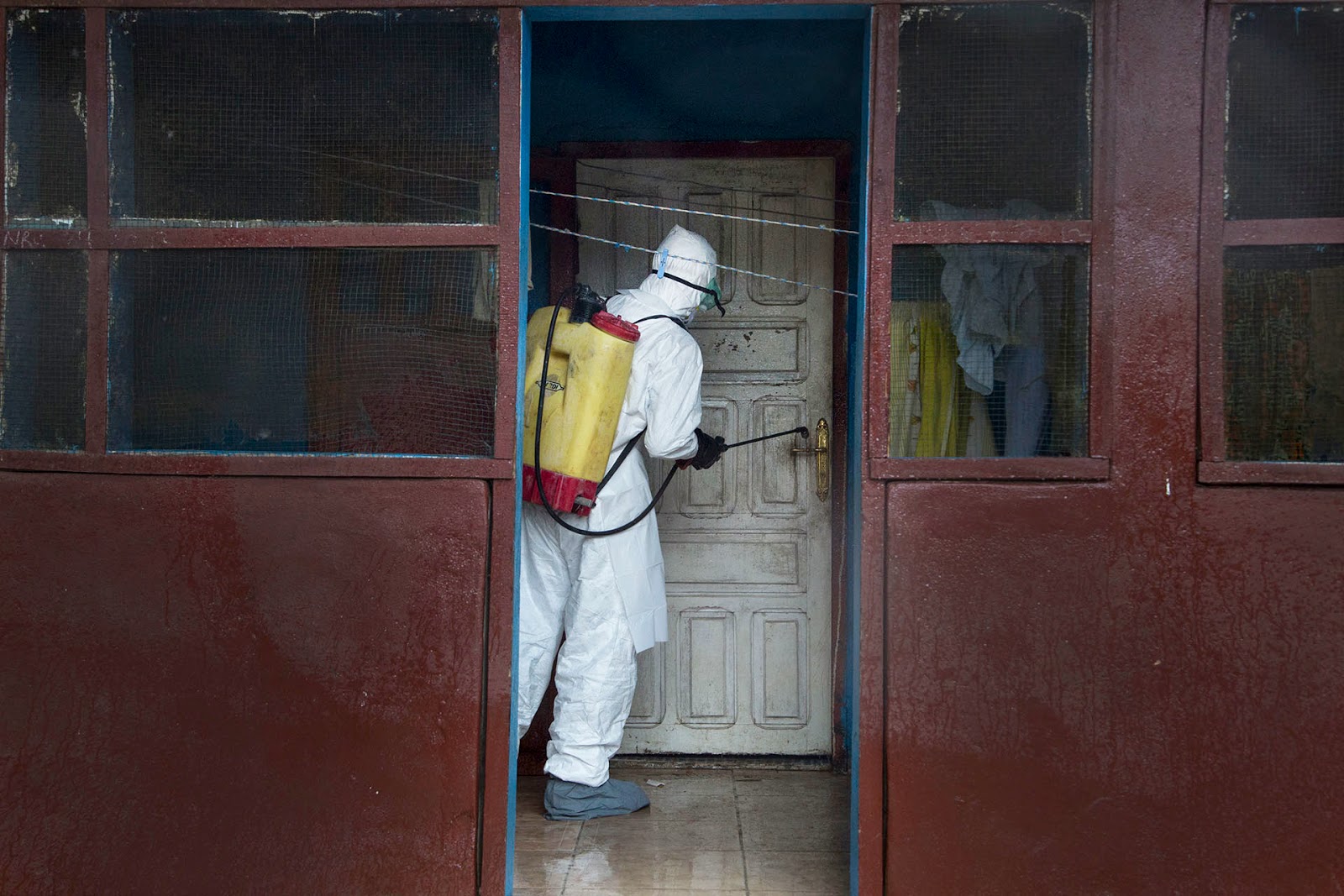 http://mashable.com/2014/10/24/ebola-liberia-hell-photographer/?utm_cid=mash-com-Tw-main-link