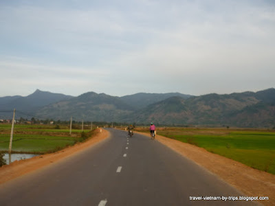 On the road to Lak lake