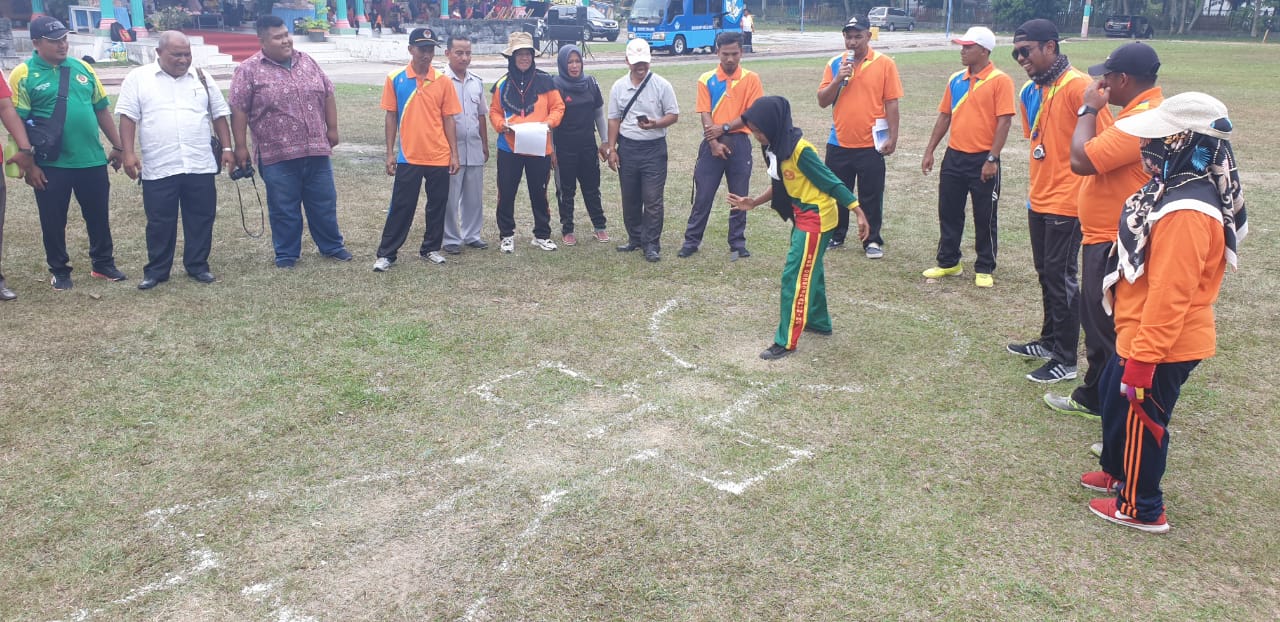 Lomba permainan rakyat. Lomba permainan rakyat.