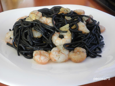  SPAGUETTI AL NERO DI SEPPIA CON GAMBAS 