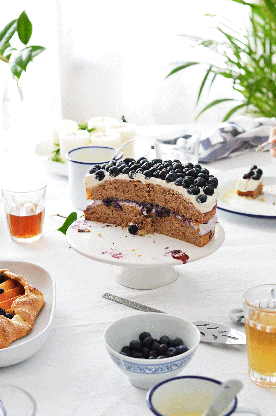 Walnut Blueberry Cake | https://oandrajos.blogspot.co.uk