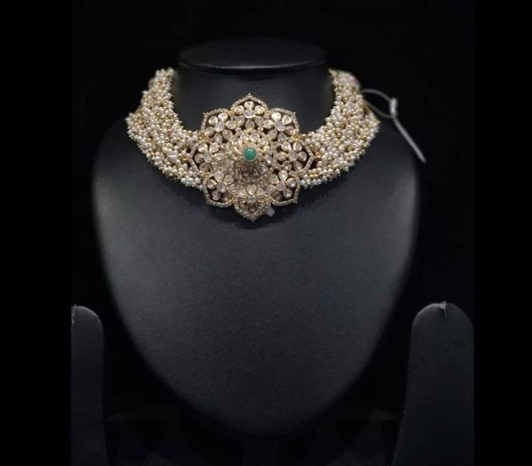 Pearl choker with center locket Clearance