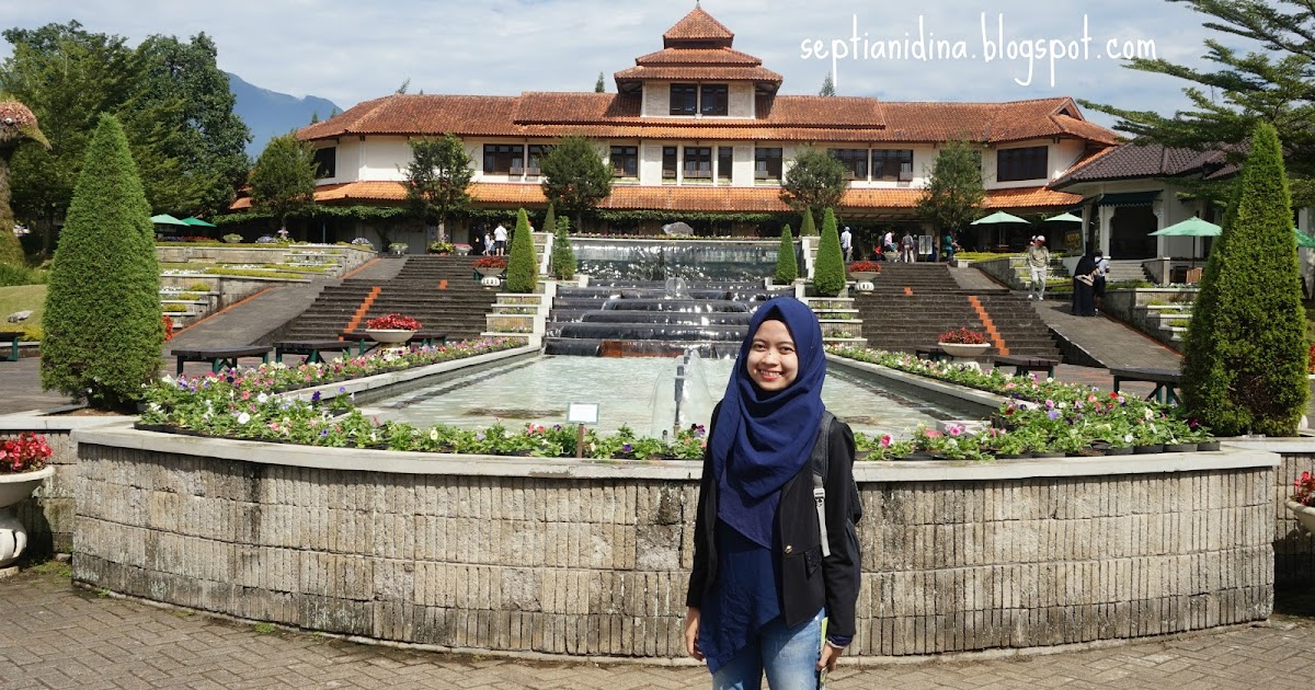 Jalan Jalan Ke Taman  Bunga  Nusantara 