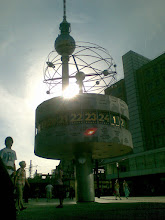 Tugu "Jam Dunia / Weltzeituhr " di Alexanderplatz - Berlin