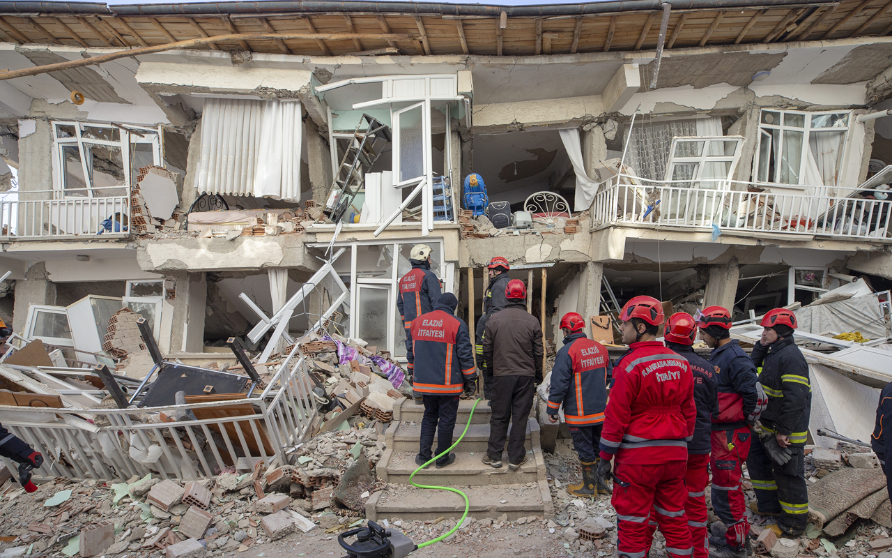 The death toll from a powerful earthquake in eastern Turkey reached