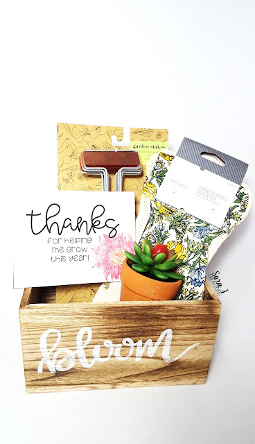 Teacher appreciation gift ideas plus free printable cards.  Perfect for teacher appreciation week or the end of the school year.