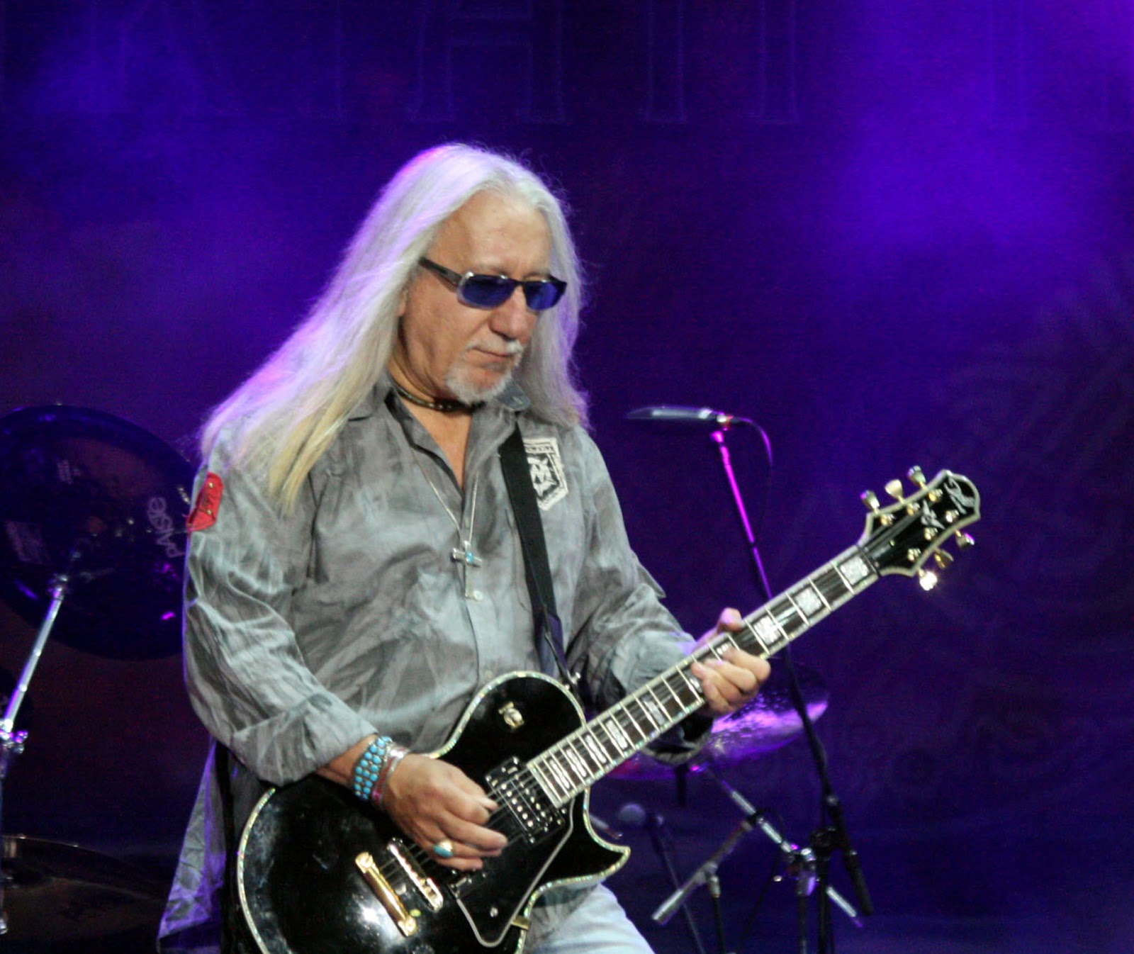 мик бокс из uriah heep в молодости. мик бокс из uriah. гитарист мик бокс. мик бокс uriah heep. мик бокс.