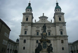 Domplatz Salzburgo