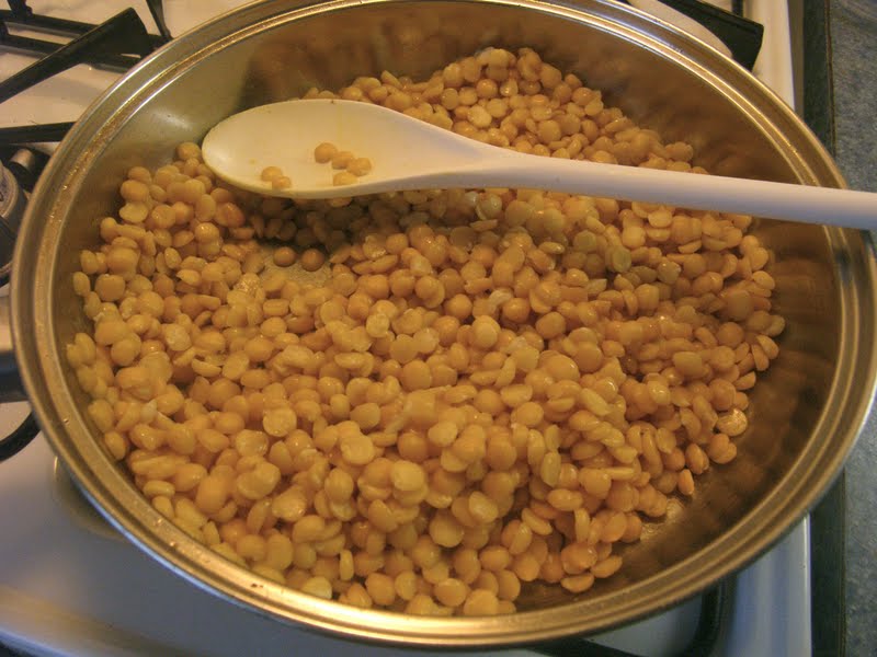 собака в горошек. гороховая каша. гороховая каша. гороховая каша по отношению к гречке. можно ли собакам гороховую кашу.