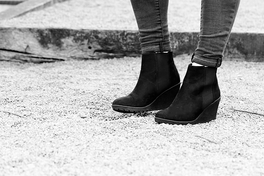 black white black white