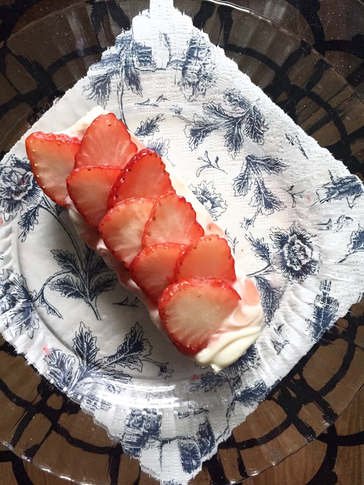 Crumbs and Cookies think spring (nobake greek yogurt strawberry