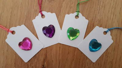 Valentine's Day gift tags with 3D hearts Valentine's Day gift tags with 3D hearts