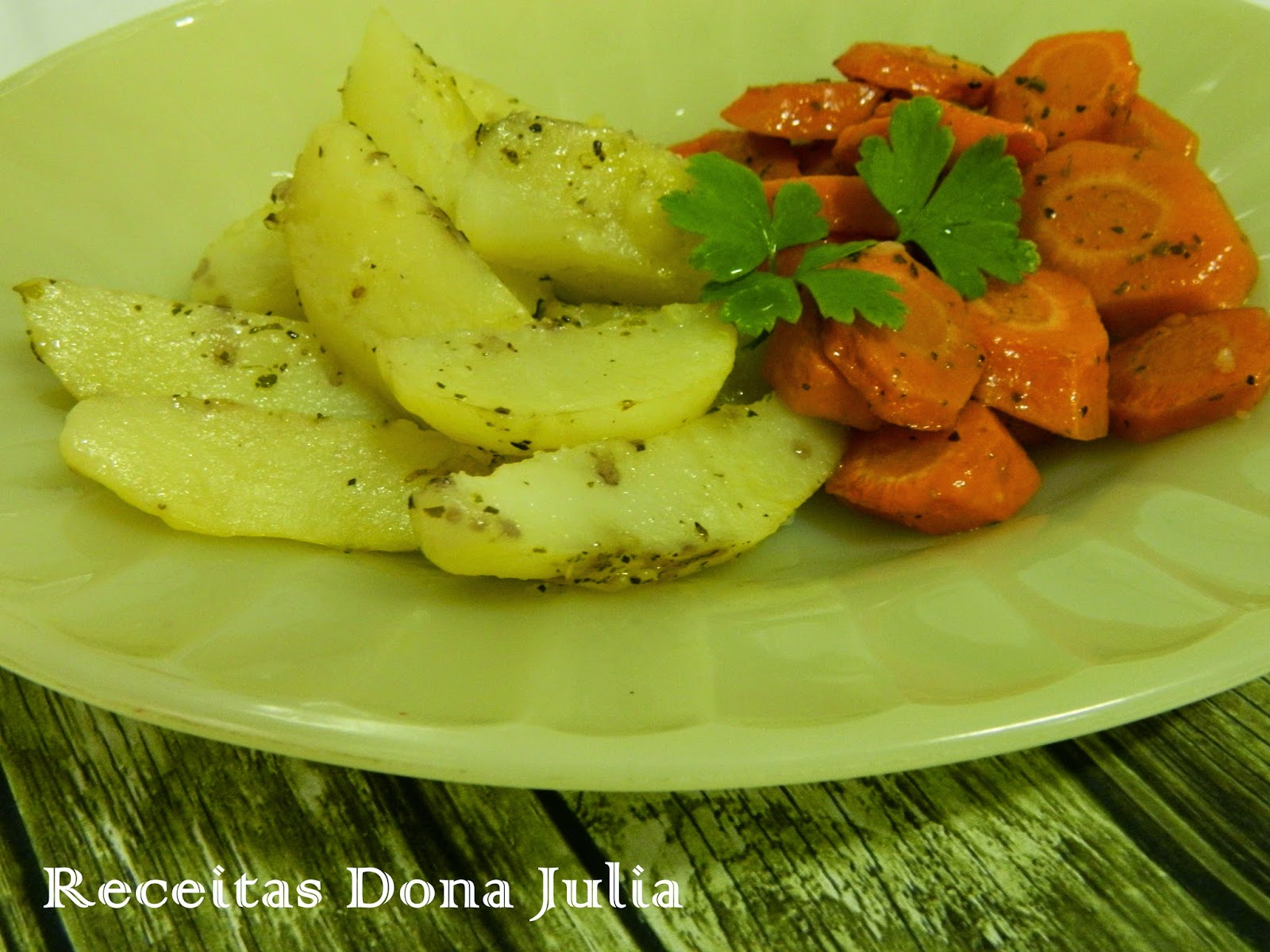 Batata e cenouras assadas