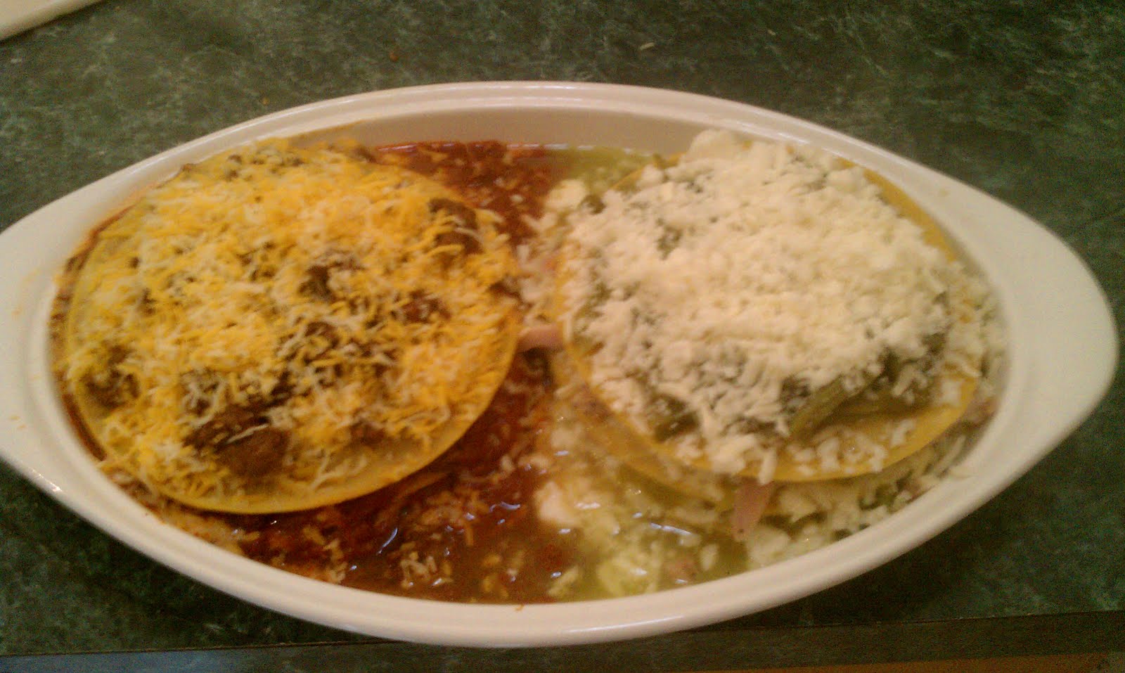 Texas Cookin' at Home Enchiladas Montadas, Verde y Colorado, en estilo