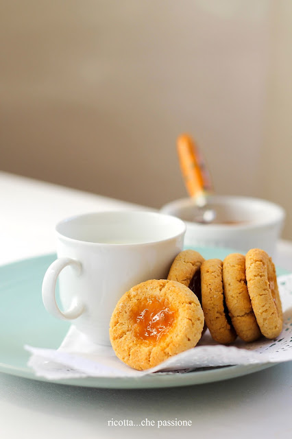 biscotti di mais e riso con confettura. senza glutine.