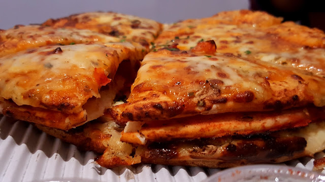 food blogger dubai pizza layer