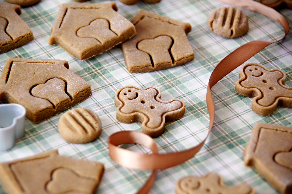 Dalmatian DIY {RECIPE} Peanut Butter and Molasses Christmas Dog Treats