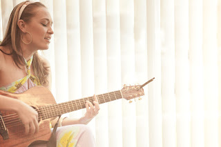 OluKai Hosts Private Performance by Hawaiian Musician Anuhea 2