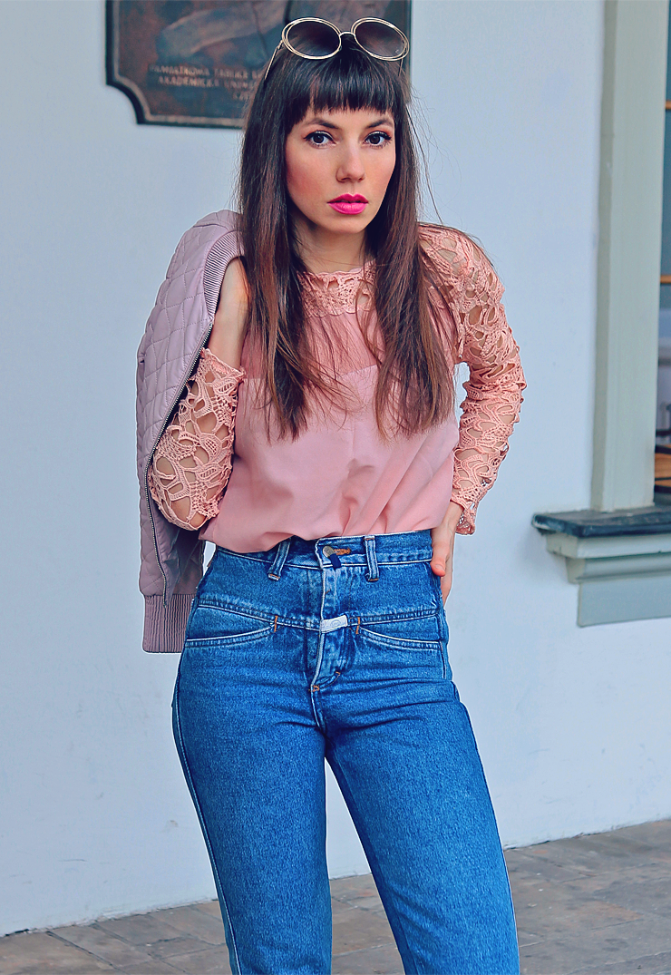 Jointy&Croissanty pastel pink and mom jeans