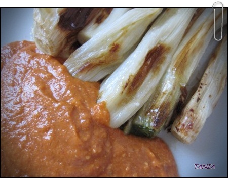 Las recetas de Tania: Calçots con salsa romesco
