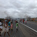 Nova Fátima - Manifestantes fecham a BR-324 em protesto contra acidentes