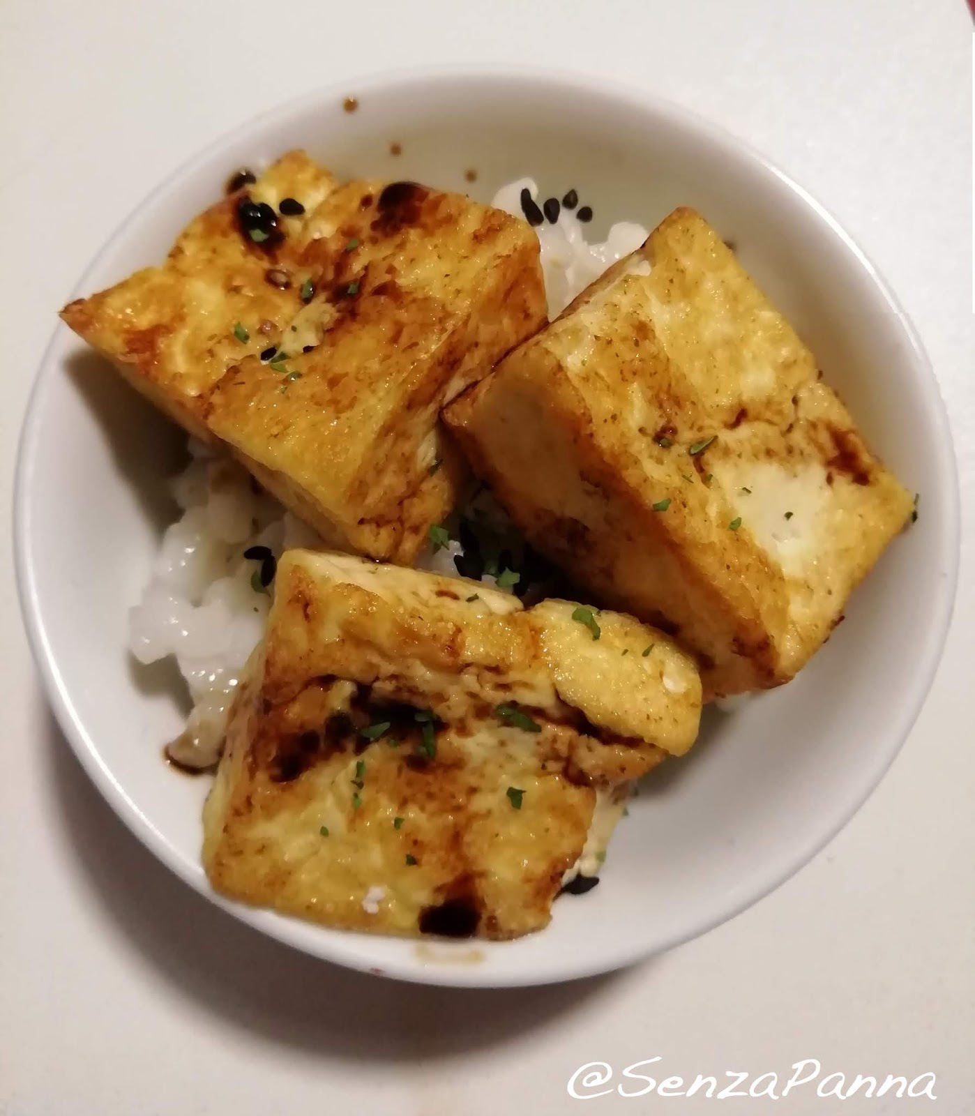 SenzaPanna Tofu alla piastra e insalatina con nasturzio. La ricetta