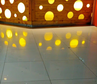 lampu dan refleksinya lampu dan refleksinya
