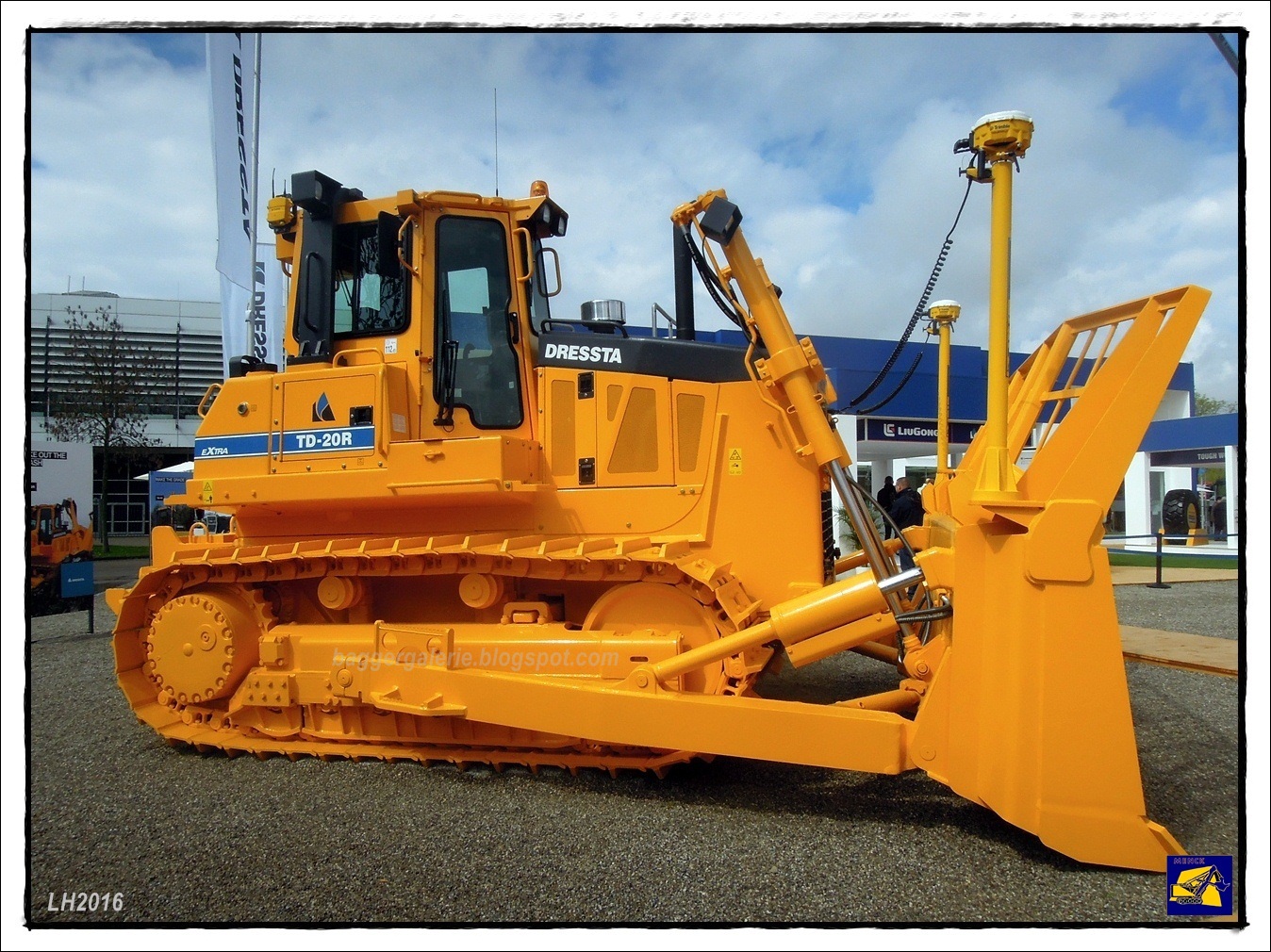 Bagger Galerie Construction Machines: IHC Dresser Dressta Planierraupe TD 20-R, SB85-M ...