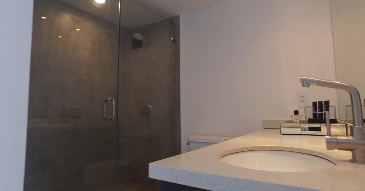 41 Photos vs. 2 MIAMI Waterfront Condos + Private Pool Home Interior Design Tours