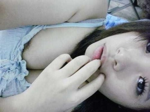 Sexy Taiwanese Chick Selfie and Fingering
