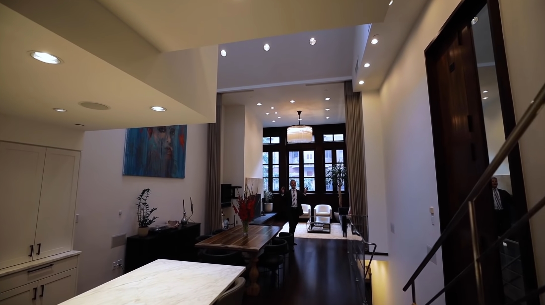 22 Interior Design Photos vs 215 E 22nd St #N, New York Luxury Penthouse Tour