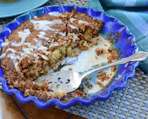 Overnight Coffeecake ♥ KitchenParade.com with a sweet, crispy streusel topping. Mix it the night before, bake it to serve hot and fresh in the morning.