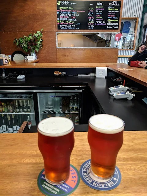 Nelson Craft Beer: Pint of Smoking Beaver at Golden Bear Brewing Company in New Zealand
