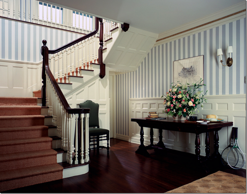 DECORATION: LADDER AND ENTRANCE