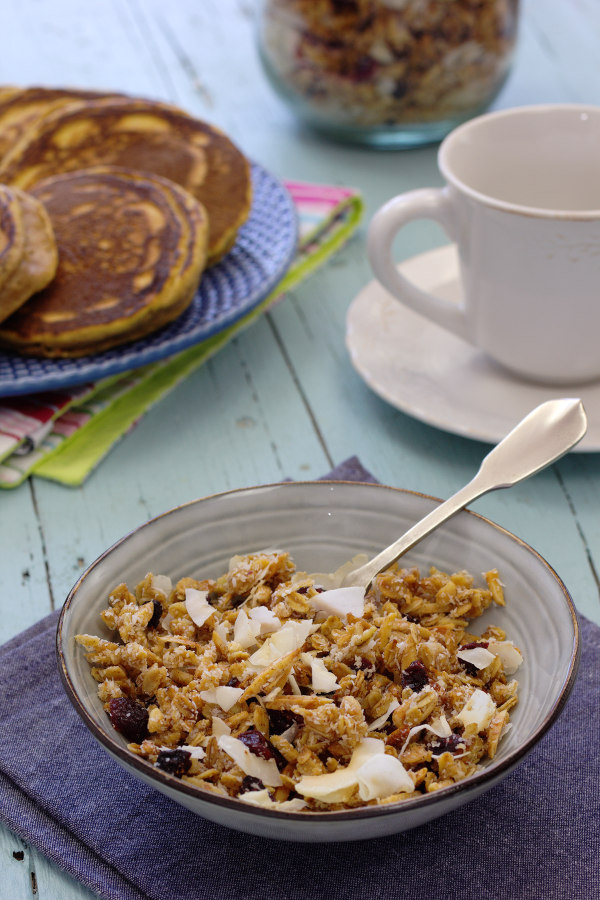 Cinco Quartos de Laranja Granola de coco e azeite